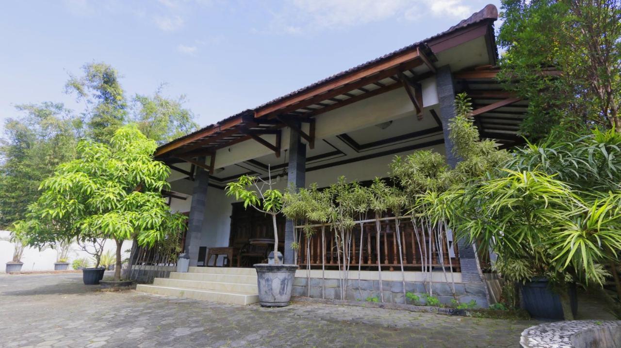Alista Hotel Bondowoso Exterior foto