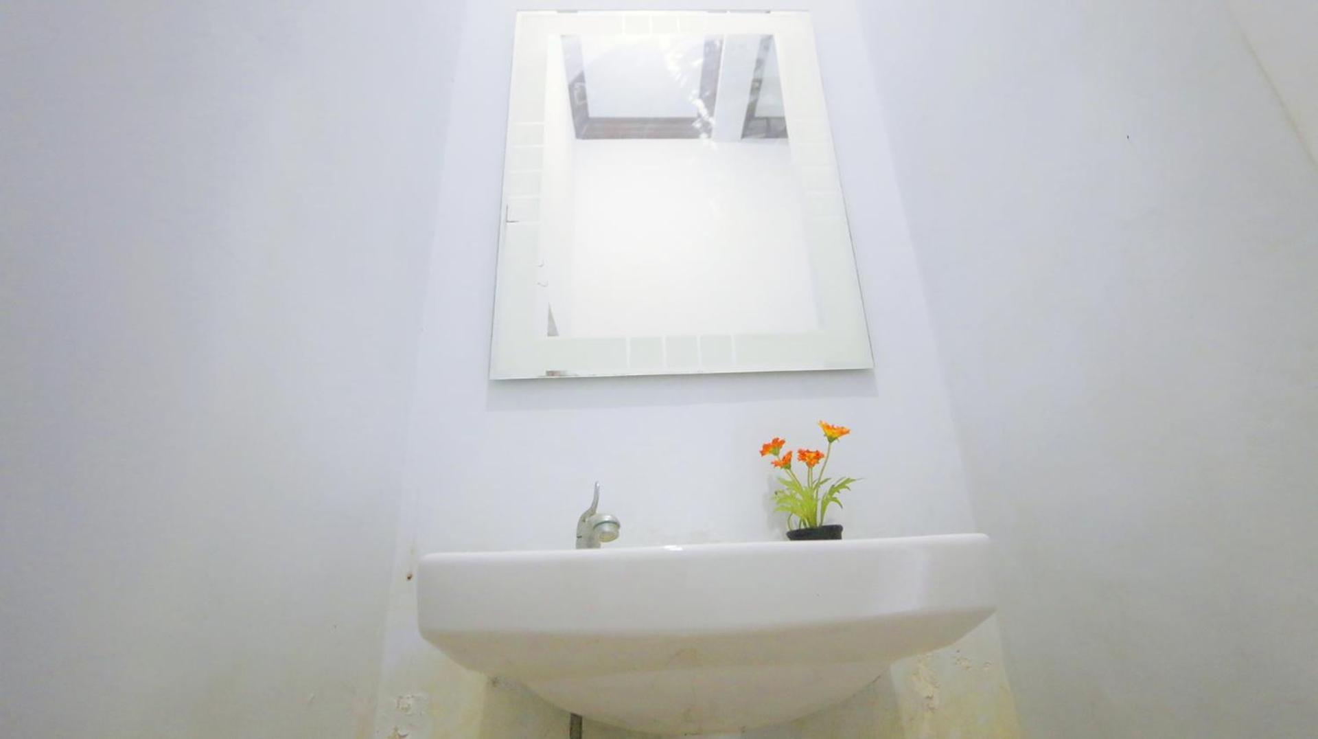 Alista Hotel Bondowoso Quarto foto